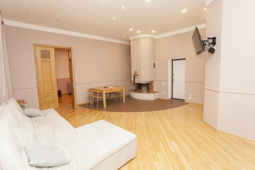 Apartment On Sumskaya No Smoking Харков Екстериор снимка